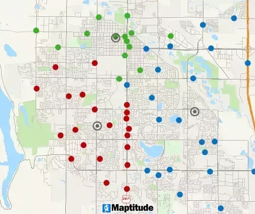 Maptitude map of customers clustered with a maximum number of units capacity